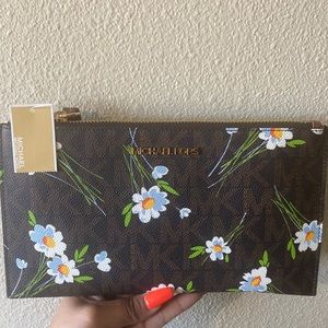 MICHAEL MICHAEL KORS Spring Medium Logo Wristlet
